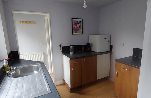 Darfield House | Charming 2-bedroom family/work friendly house near Barnsley
