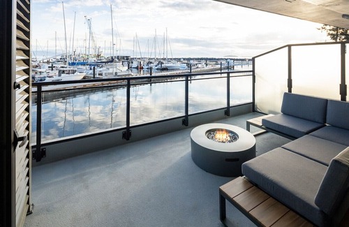 Regional District of Nanaimo Apartment | Suite 107 - One-Bedroom Oceanview Queen Suite