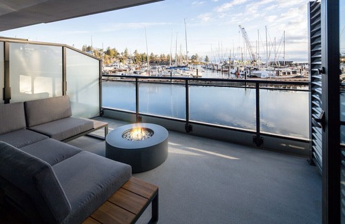 Regional District of Nanaimo Apartment | Suite 105 - One-Bedroom Oceanview King Suite | Pet Friendly