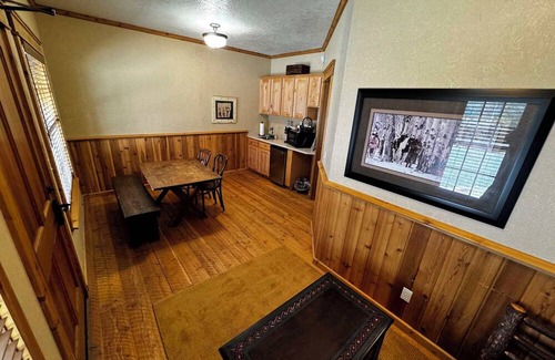 Almo Cabin | Cozy cabin 2 in at Almo Inn with AC, WiFi near City of Rocks/Castle Rocks Idaho