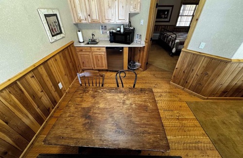 Almo Cabin | Cozy cabin 2 in at Almo Inn with AC, WiFi near City of Rocks/Castle Rocks Idaho