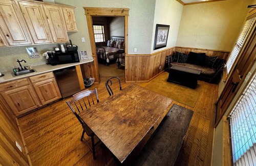 Almo Cabin | Cozy cabin 2 in at Almo Inn with AC, WiFi near City of Rocks/Castle Rocks Idaho