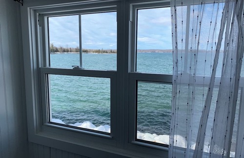 Meaford Cottage | Cozy Cottage on Georgian Bay with Stunning View, Close to All Amenities
