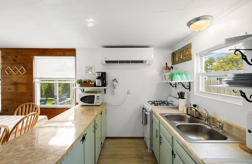 Dennis Port Cottage | Glendon Gardens Retreat in Dennis Port