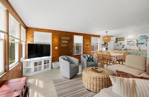 Dennis Port Cottage | Glendon Gardens Retreat in Dennis Port