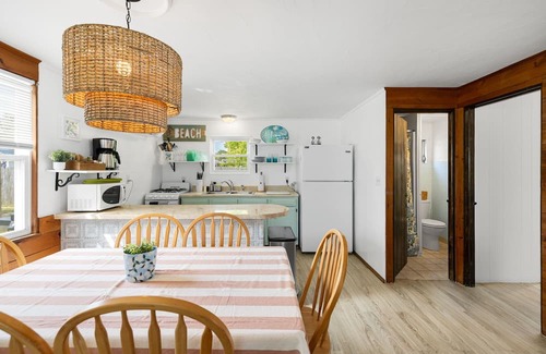 Dennis Port Cottage | Glendon Gardens Retreat in Dennis Port