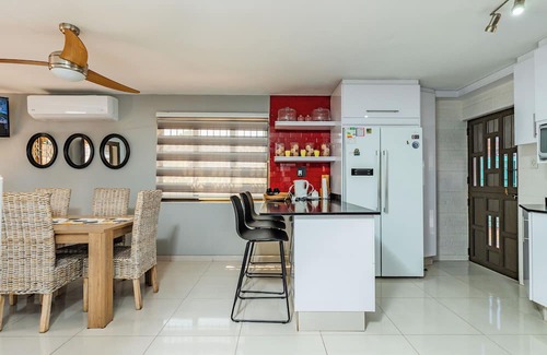 Durban North House | 4-bedroom house in charming Durban North with WiFi, AC. Start your vacation now