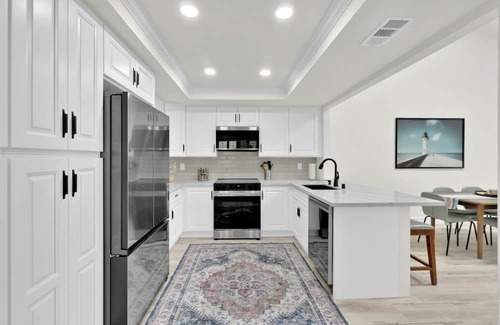 Woodbridge House | Woodbridge Beachy & Bright Townhome