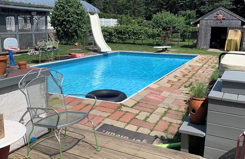 Swansea Apartment | Airy and sunny 2nd floor, privately accessed 1 bedroom apartment in Swansea, MA.