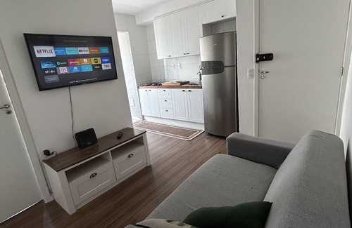Lapa de Baixo Apartment | Modern apartment with balcony and privileged location
