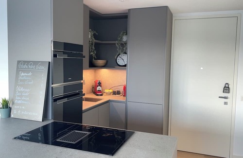 Marvila Apartment | Tagus River view studio in lovely Lisboa with WiFi, AC