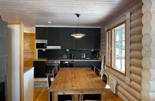Lotjola Cabin | Villa Norppa rantasauna ja kylpypalju Punkaharjulla. Upea maisema Saimaalle.
