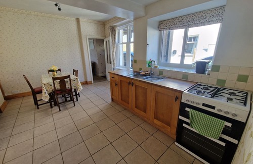 Conwy House | Family Cottage with Castle View, short walk into Conwy Town.