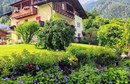 Laces Apartment | Farm with small animals, petting zoo, trial riding, beautifully situated.