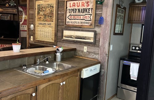 Colome Cabin | Eclectic lodge in charming Colome, SD