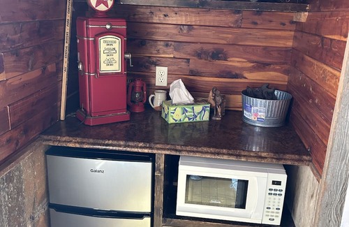 Colome Cabin | Eclectic lodge in charming Colome, SD