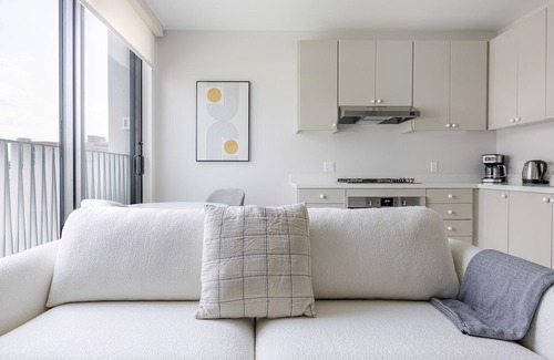 Chinatown Apartment | Blueground | Downtown, elevator, nr parks