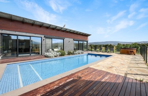 Merrijig House | Luxury country escape! Spectacular views, Spa, Pool, Fire pit, Spacious home