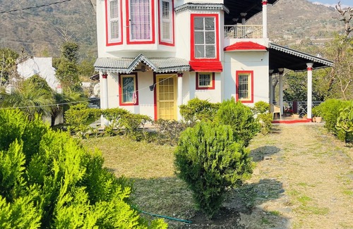 Bhimtal Cottage | Serene 4-Bedroom Cottage in Bhimtal – Hill Views & Cozy Place