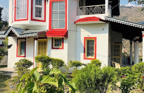 Bhimtal Cottage | Serene 4-Bedroom Cottage in Bhimtal – Hill Views & Cozy Place