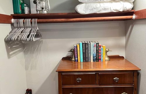 West Salem Apartment | Myrtle Cottage Guesthouse West Salem