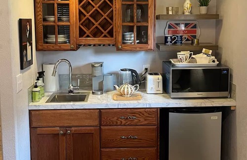 West Salem Apartment | Myrtle Cottage Guesthouse West Salem
