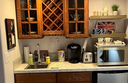 West Salem Apartment | Myrtle Cottage Guesthouse West Salem