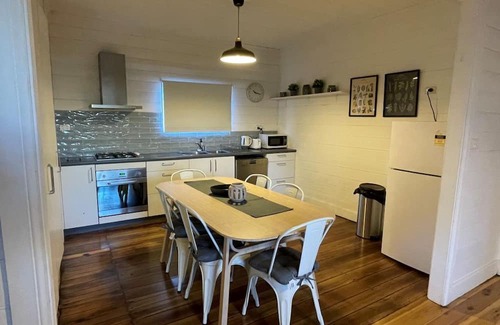 Armidale Cottage | The Bower - peaceful and cosy in central Armidale