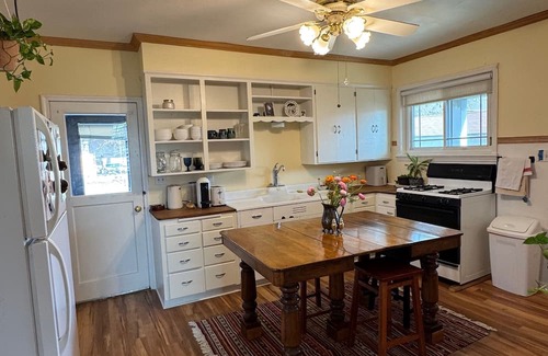 American Fork House | Charming 2-bedroom house with AC, WiFi in wonderful American Fork