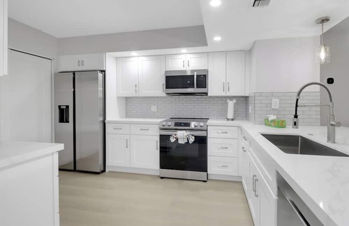 Marco Island Condo | Fresh Marco Condo l Lush Views