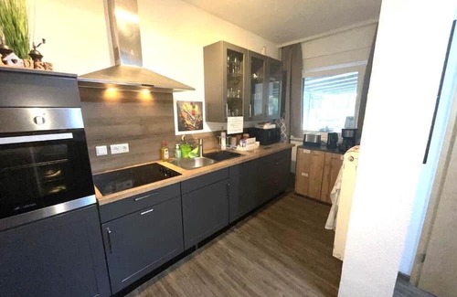 Estenfeld House | Classic double room with fitted kitchen in the basement