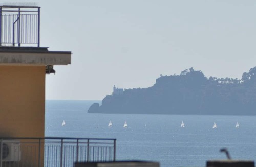 Zoagli Apartment | Relaxation a stone's throw from the sea. [Terrace] [Garage]