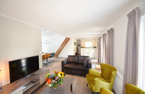 Municipality of Rhenen House | Holiday home with covered terrace in Rhenen