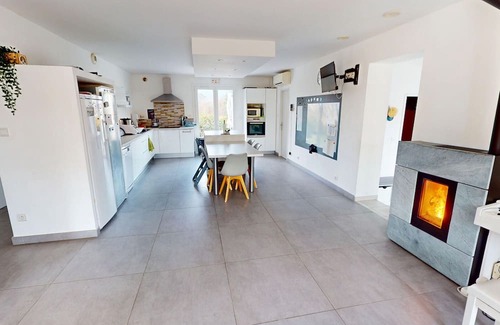 Vic-la-Gardiole Villa | Spacious 5-bedroom villa with garden in Vic-la-Gardiole