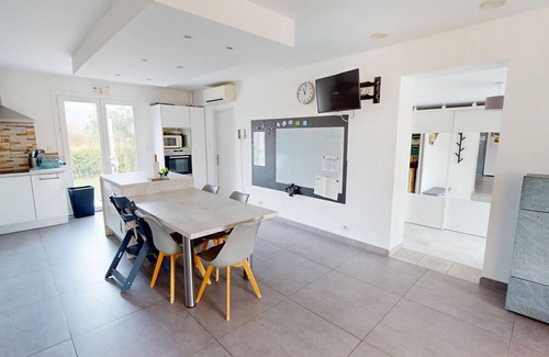 Vic-la-Gardiole Villa | Spacious 5-bedroom villa with garden in Vic-la-Gardiole