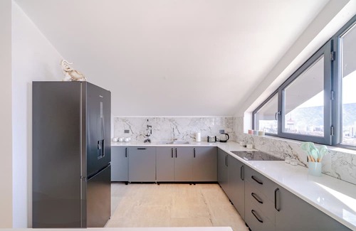 Tbilisi Apartment | Spacious 3-bedroom apartment with AC, WiFi in charming Tbilisi