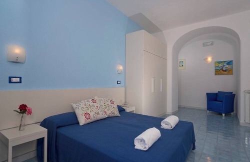 Forio Bed & Breakfast | Bachelorette party with a 360-degree panoramic toast (up to 40 people).