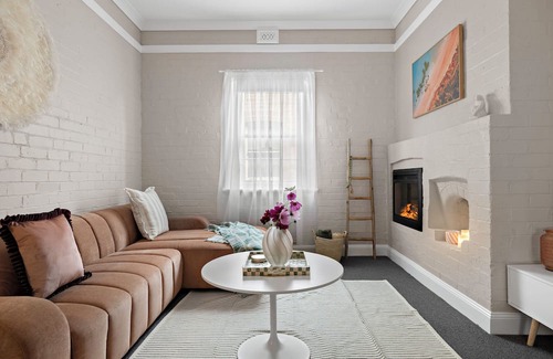 Sheedys Gully Cottage | sage cottage, lithgow - modern - close to blue mountains - close to CBD