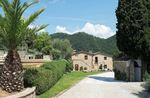 Pescia Apartment | Full Historic Tuscan Villa – 5-Bedroom Estate for Families, Friends & Retreats