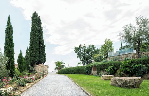 Pescia Apartment | Full Historic Tuscan Villa – 5-Bedroom Estate for Families, Friends & Retreats