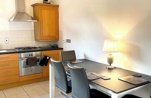 Bishop's Stortford House | Extremely Spacious and comfortable 2 Bedroom, 2 bathrooms near Stansted Airport!