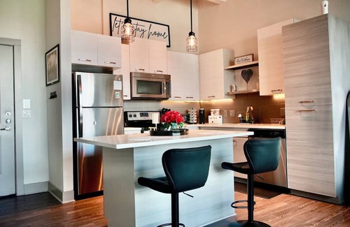 Downtown Atlanta Apartment | Luxe Downtown High-Rise-Stunning Views & Prime ATL Location Close to Attractions