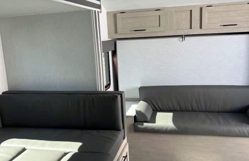 Brentwood House | RV in Marvelous Brentwood with AC, WiFi, toiletries