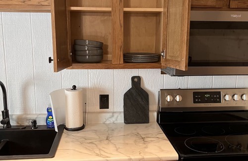Palestine Apartment | Cozy 1-bedroom apartment in peaceful Palestine with WiFi, AC