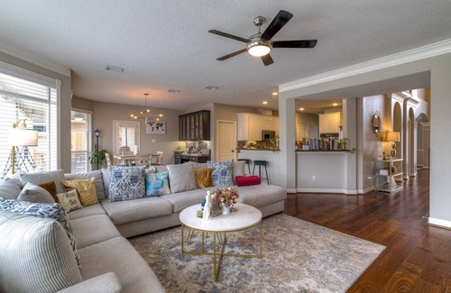 Windermere Lakes House | Cyfair home w/pool and theater