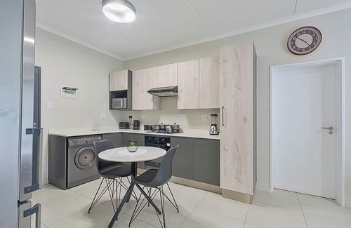 Greater Johannesburg Metropolitan Area Apartment | Urban Luxe Retreat-93 on New