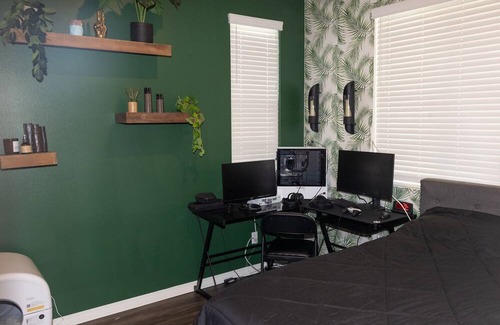 Menifee House | Spacious 4-bedroom house in awesome Menifee with WiFi, AC, fitness room