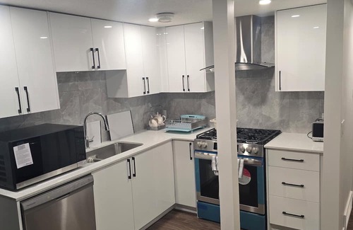 Chestermere Apartment | Cozy 2-Bedroom Suite: 5 Minutes Walk To Chestermere Lake