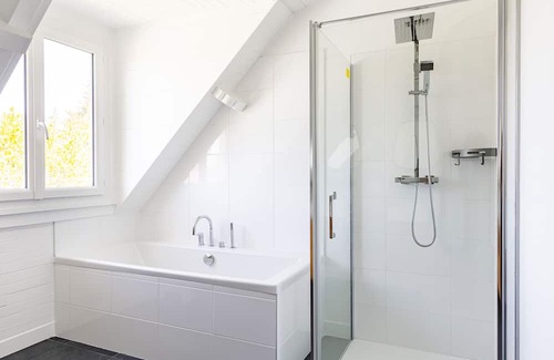 Coulounieix-Chamiers House | Holiday Home 'La Parenthèse Enchantée' with Private Terrace, Private Garden and Wi-Fi