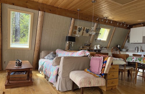 Regional District of Fraser-Fort George Cabin | Cozy lakefront cabin on Nukko Lake.